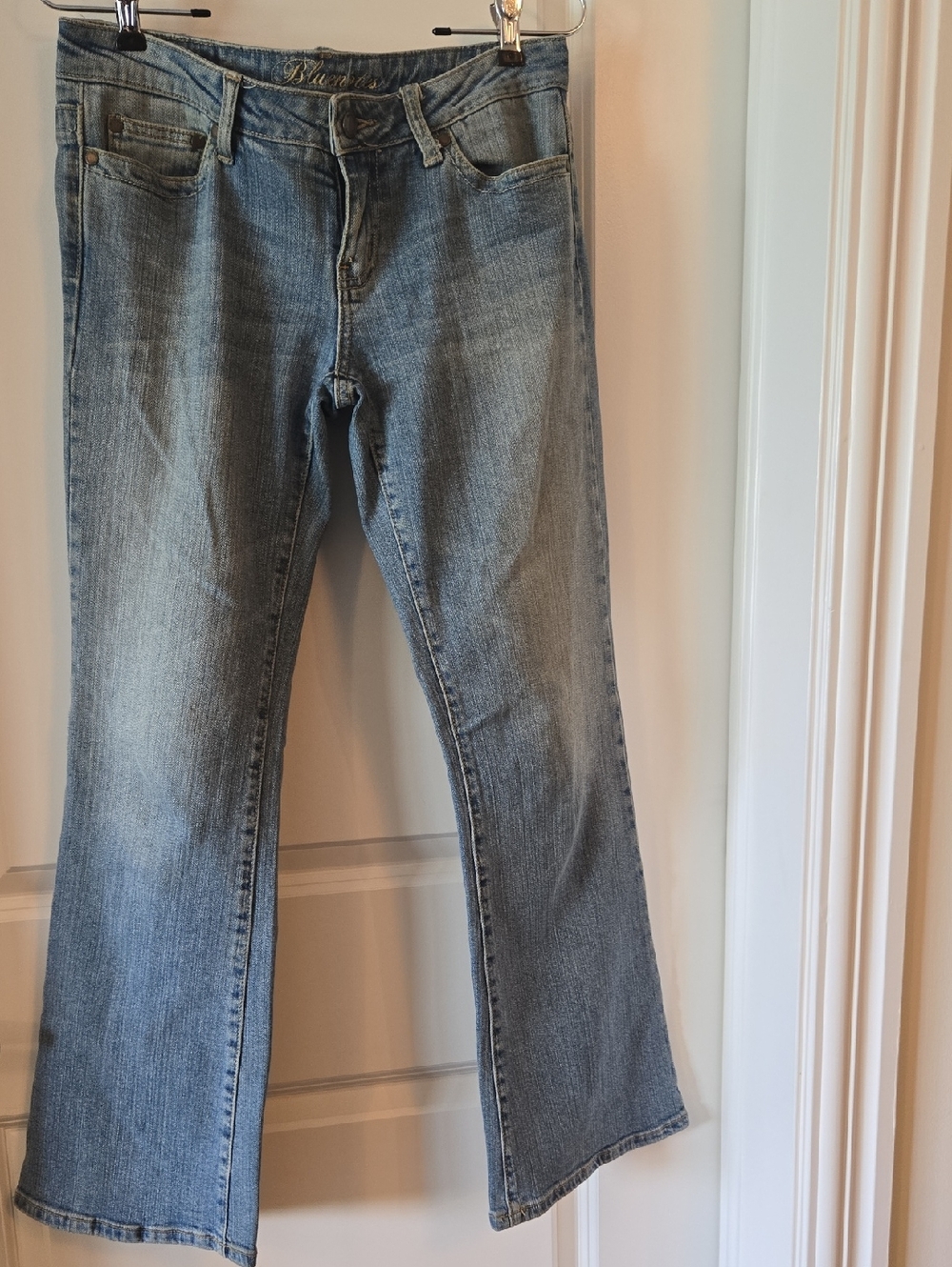 Bluenotes Nina LOW RISE FLARE Light Blue Jeans